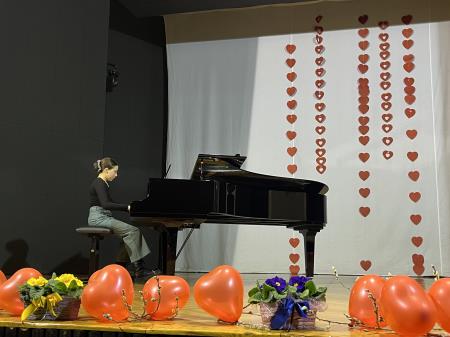 Petja Macarol je nadarjena pianistka